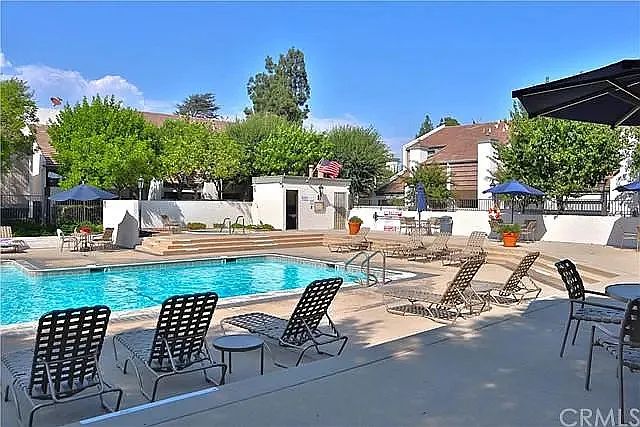 598 W Huntington Dr #K — Photo 2