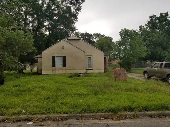 7050 Heron Dr, Houston, TX 77087