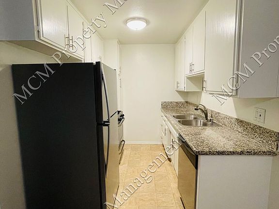 5th image of 13956 Vanowen St #103