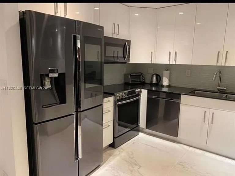 2301 Collins Avenue Cu #1503 — Photo 2