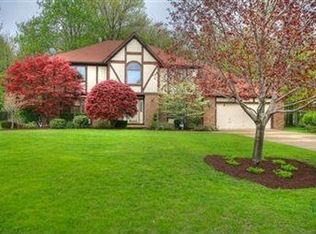 458 Leverett Ln, Highland Heights, OH 44143