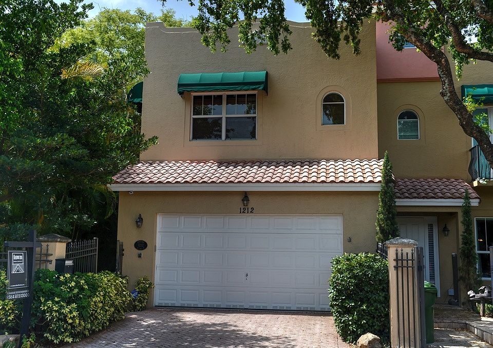 1st image of 1212 SE 1st St
