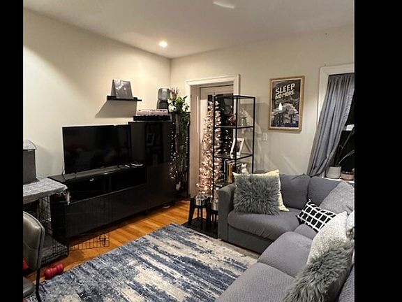 3rd image of 53 Fort Ave #1