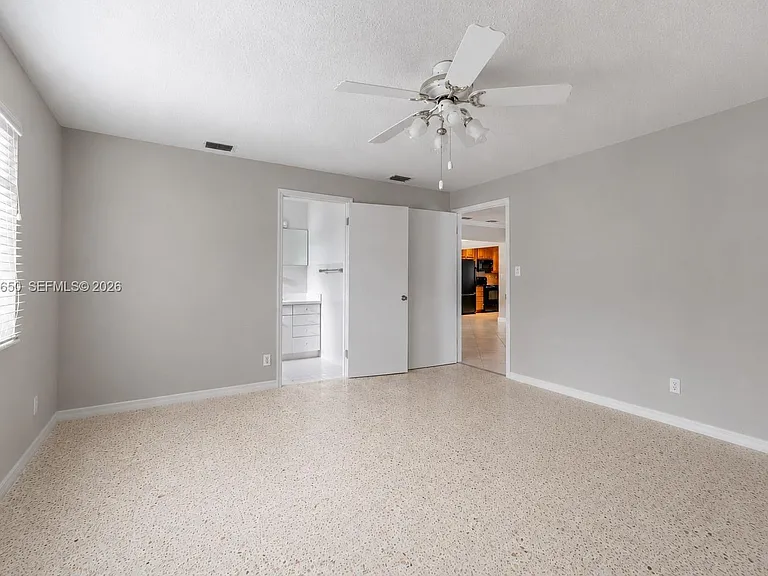 947 Lincoln St — Photo 11