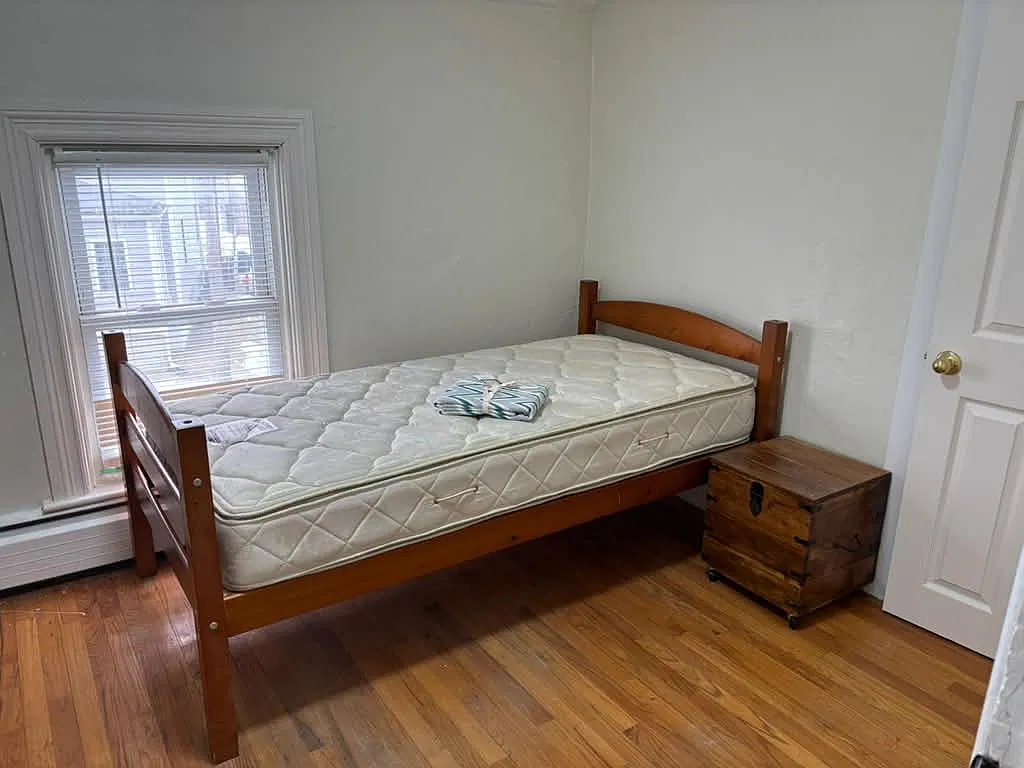4 bed, 2000 sqft, $2,500 — Photo 4
