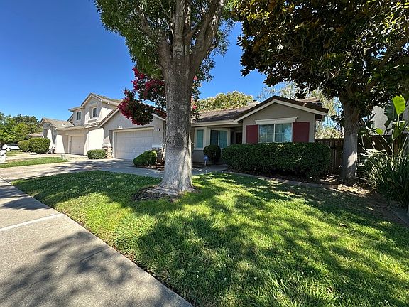 2nd image of 3917 Riviera Ln
