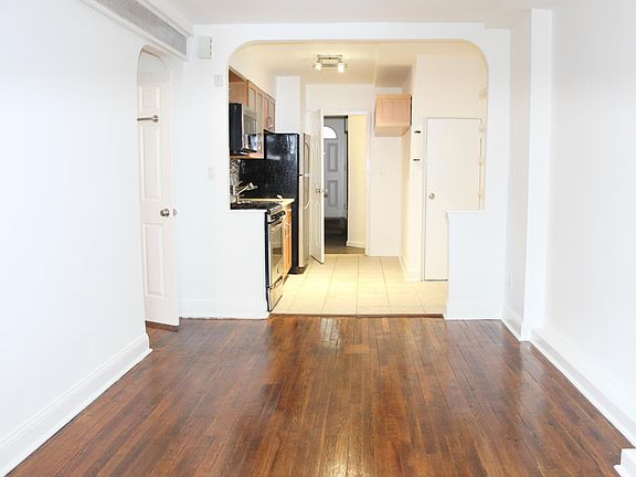 3rd image of 2830 Wickham Ave #2