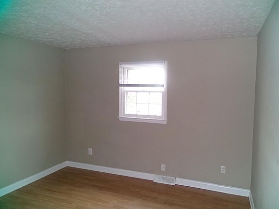 5th image of 440 Schenkel Ln
