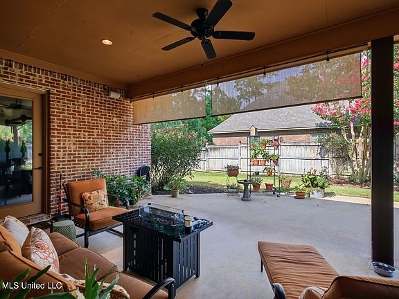 2nd image of 403 Laural Ct