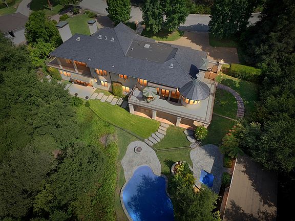 4th image of 247 Oak Knoll Dr