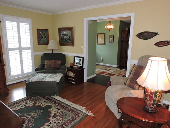 4th image of 9 Doral Dr