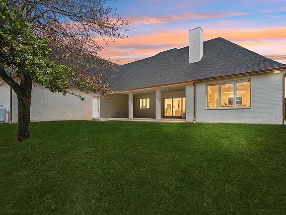 2nd image of 2297 Summit Ln