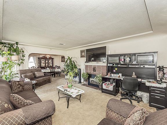 4th image of 4704 E Tulare St