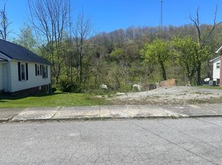 905 E 2nd St, Richlands, VA