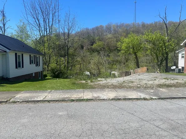 905 E 2nd St, Richlands, VA 24641