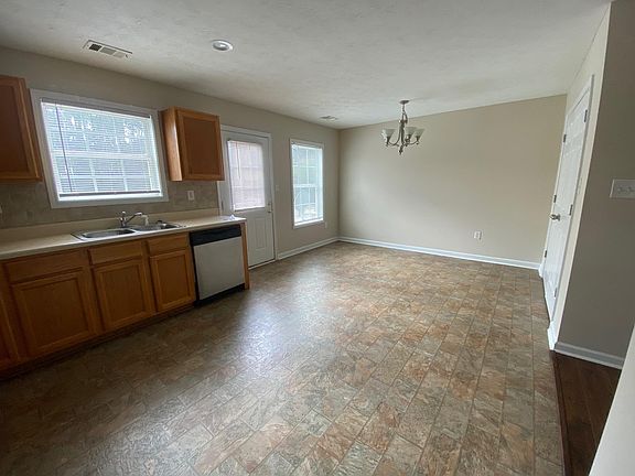 Kitchen & Dining Area