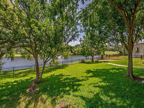 3rd image of 270 Mallet Ct