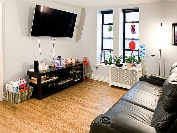 2nd image of 206 E 67th St APT 30