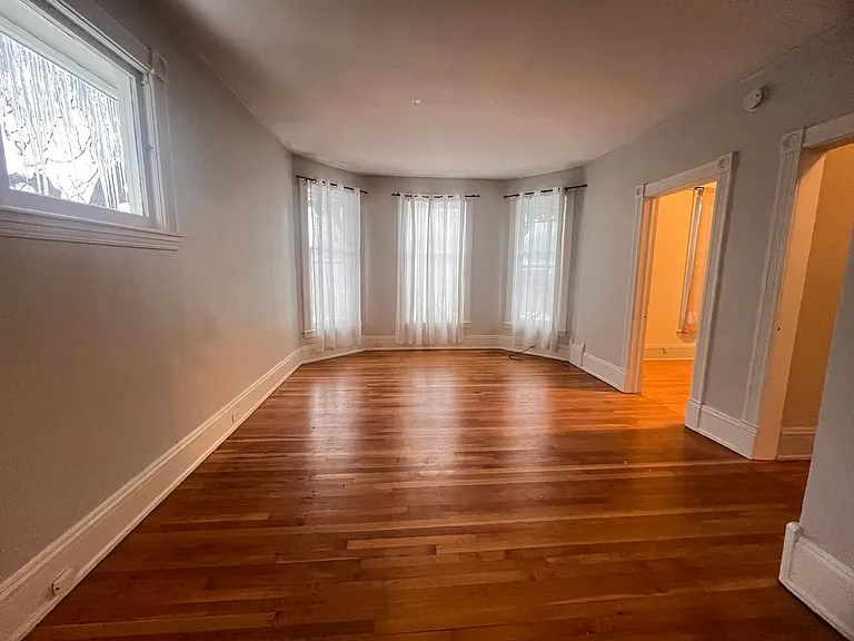 317 Henry Ave SE — Photo 4