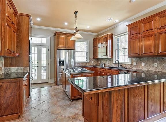 5th image of 542 Beau Chene Dr