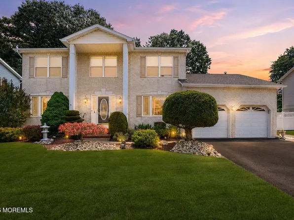 11 Bronia Street, Howell, NJ 07731