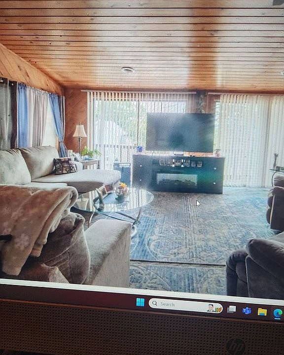 2nd image of 402 Fairview St