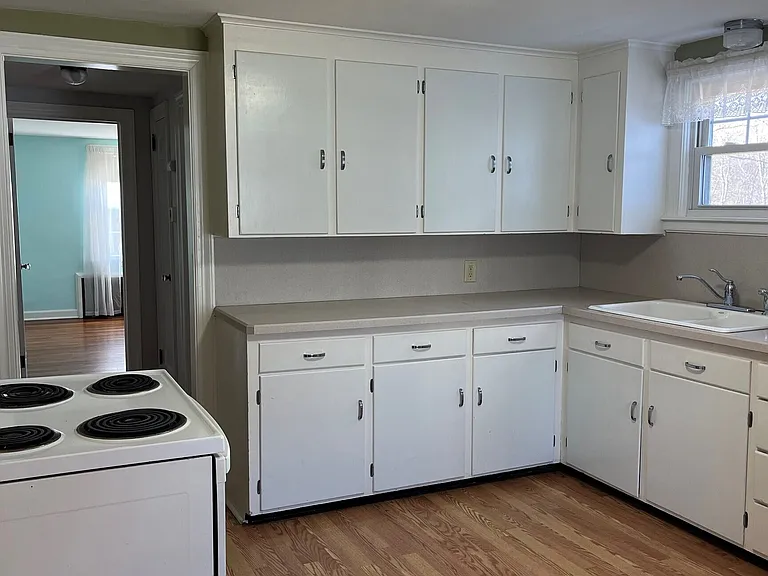 383 Wells Rd — Photo 3