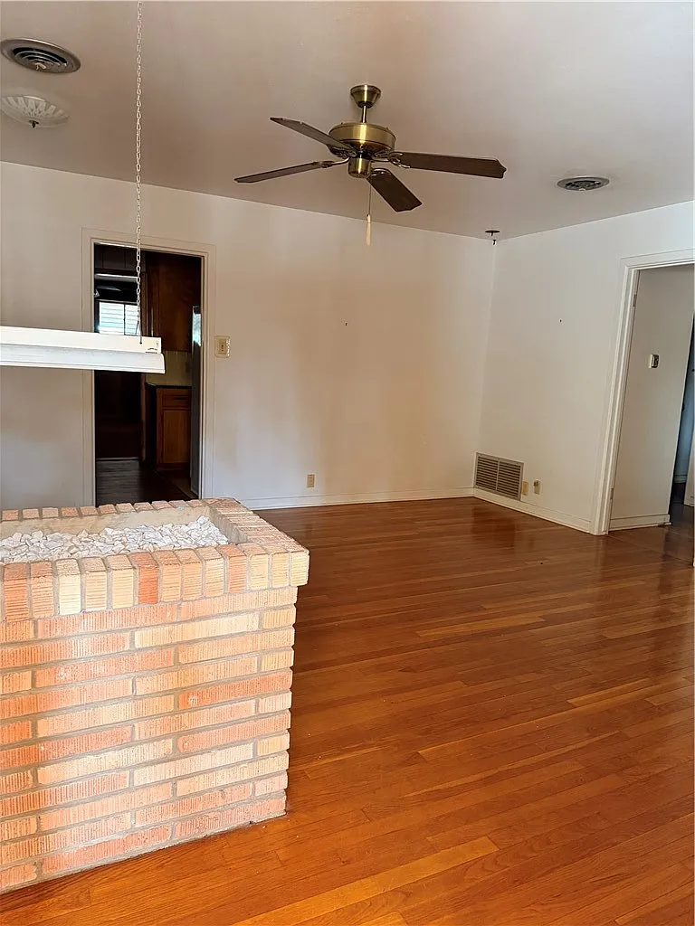 3 bed, 1.5 bath, 1617 sqft, $1,550 — Photo 2