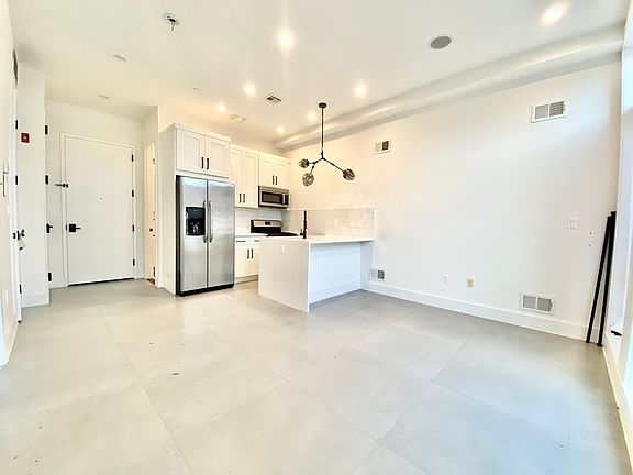 5th image of 1165 Myrtle Ave #3