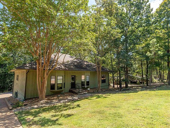 2nd image of 916 Sugar Maple Dr