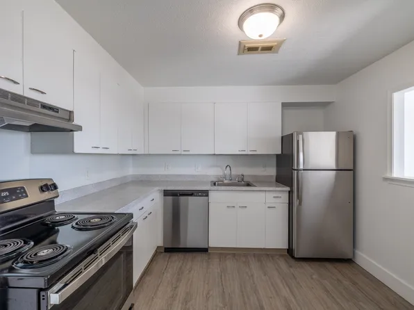 Carlyle Tower Apartments - Southfield, MI