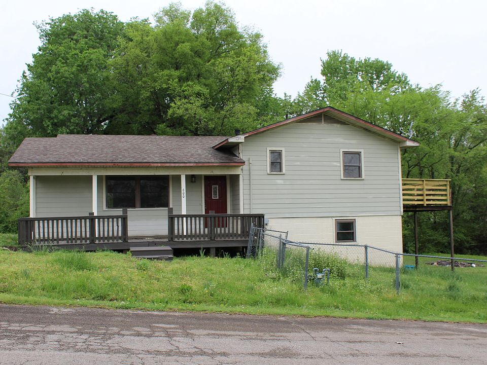 1st image of 600 N Rock St