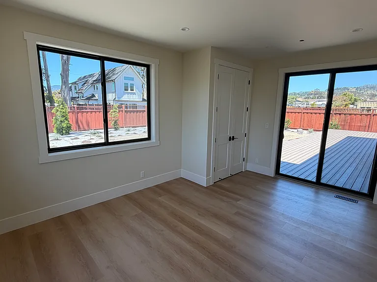 565 Seymour St — Photo 10