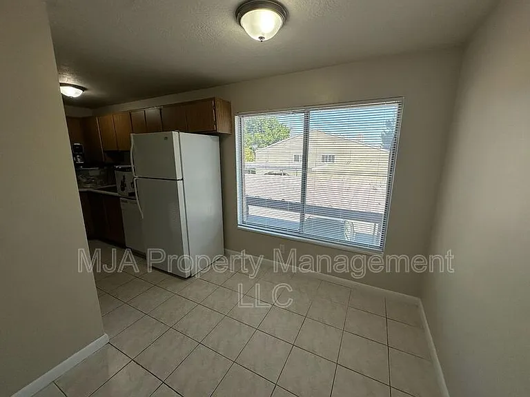 4642 S Arlington Park Dr #4 — Photo 4