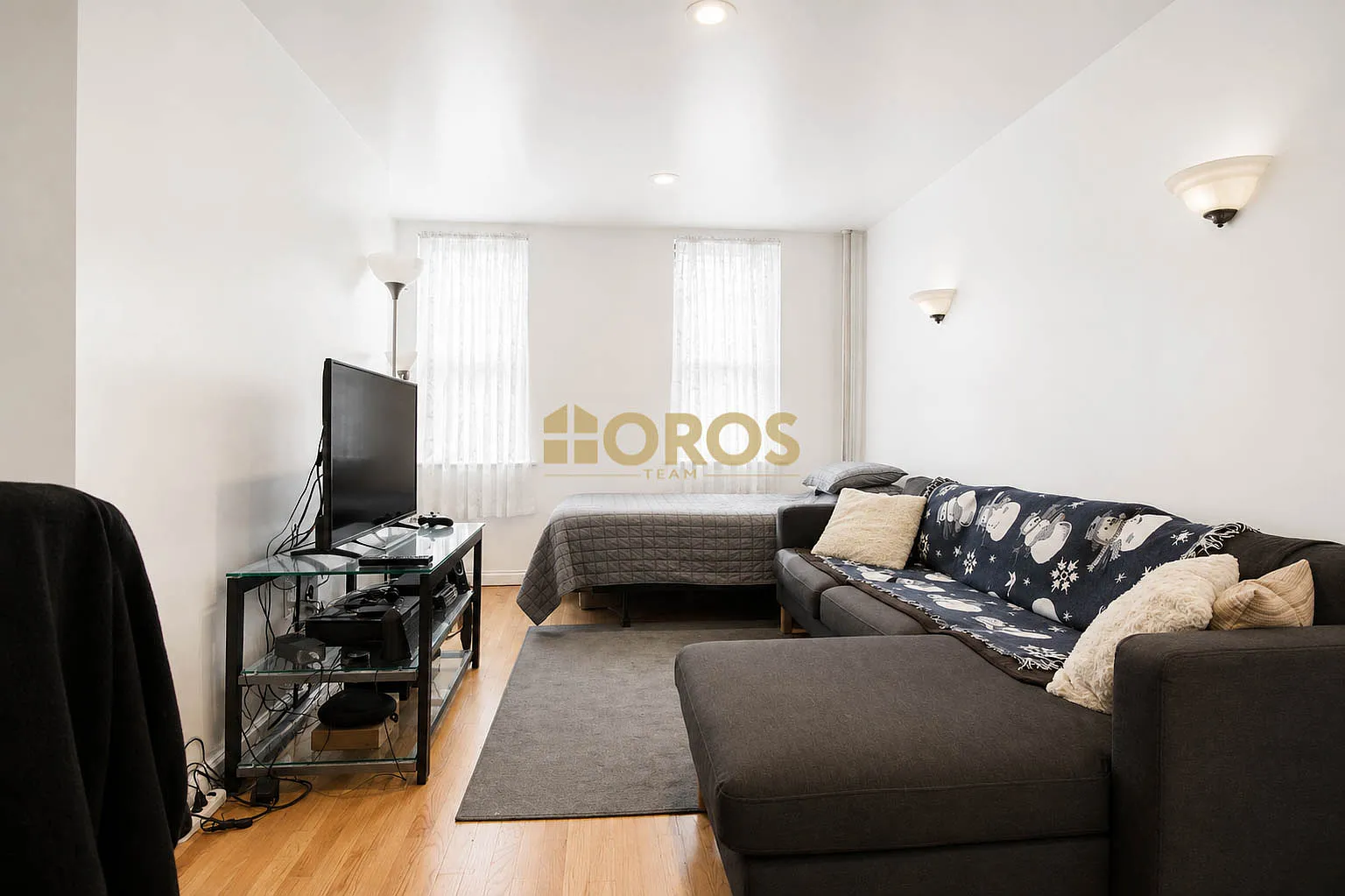 236 East Seventh Street — Photo 1
