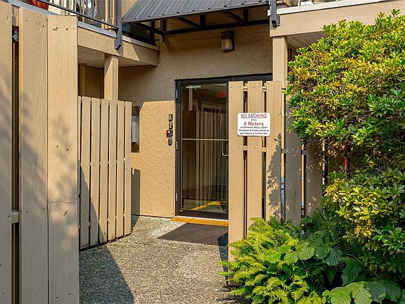 2nd image of 2515 Alexander St #310