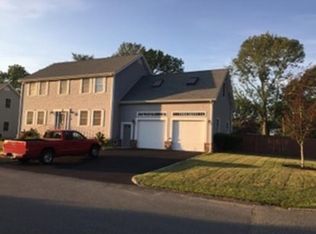 12 Old Farm Ln, Fall River, MA 02720