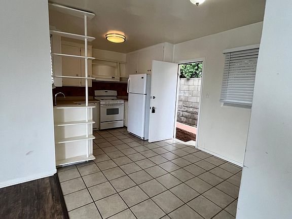 2nd image of 956 Eucalyptus Dr #B