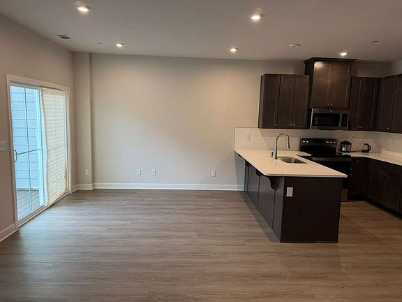 5th image of 1081 Mountain View Dr