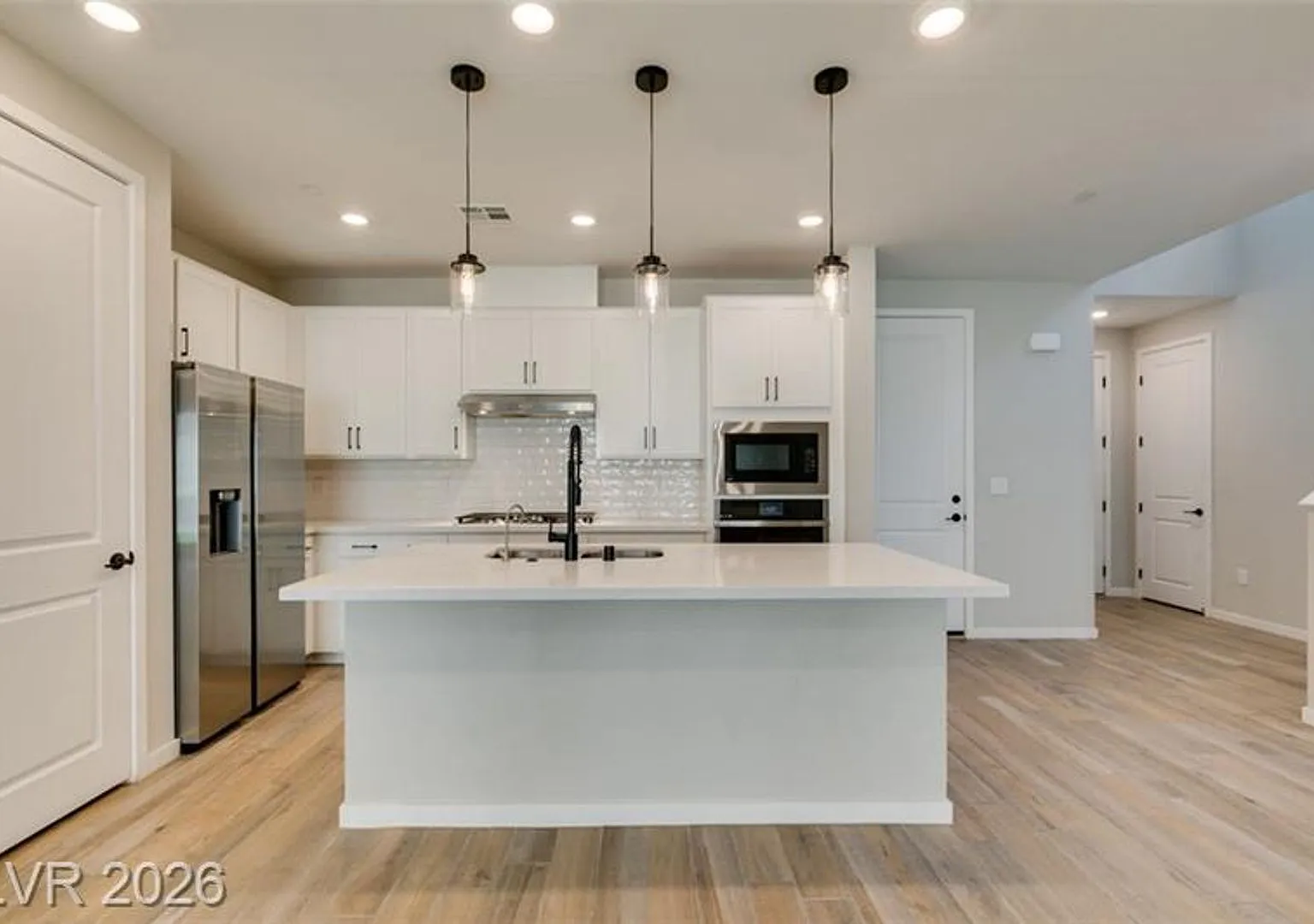 Beautiful 4 Bedroom Property In Gated Community! — Photo 1