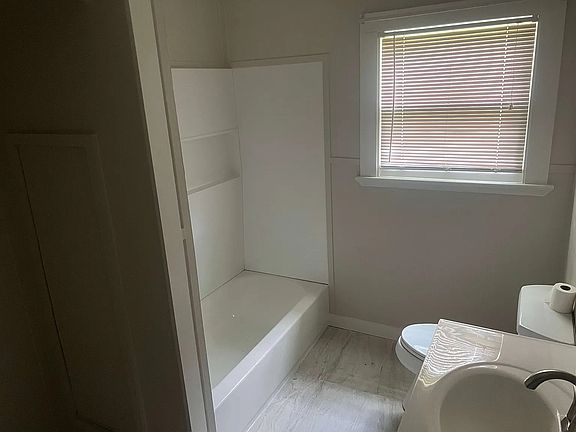 5th image of 310 Saint Thomas St