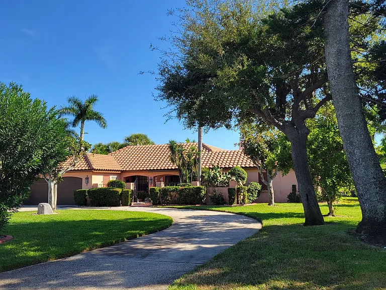 638 S Owl Dr — Photo 2