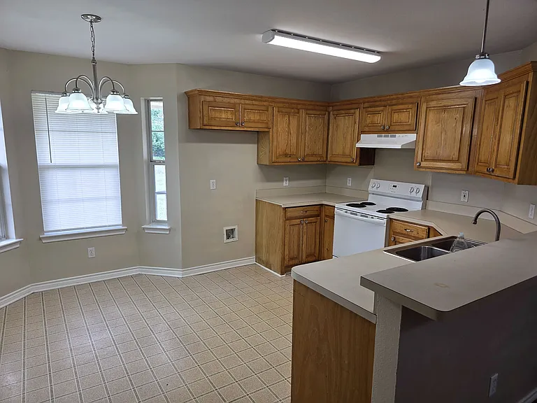 442 Green Acres Dr — Photo 3