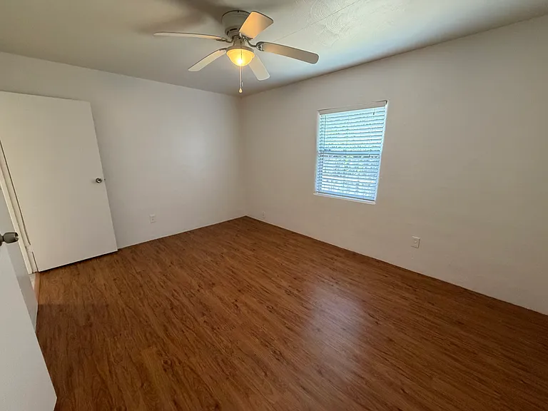 114 E Evans St — Photo 11