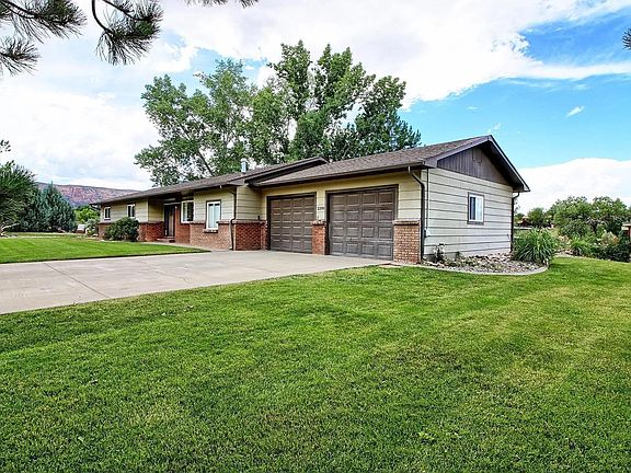 Ranch style, private location