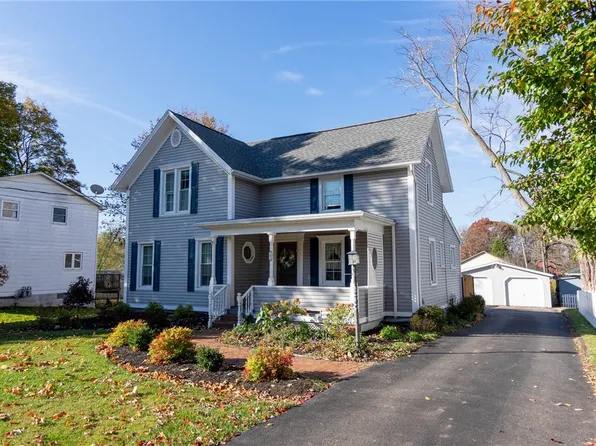 47 Linden St, Livonia, NY 14487