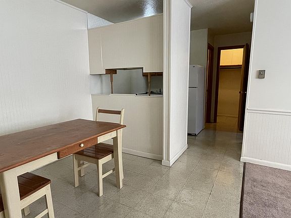 3rd image of 1007 E Park St #17