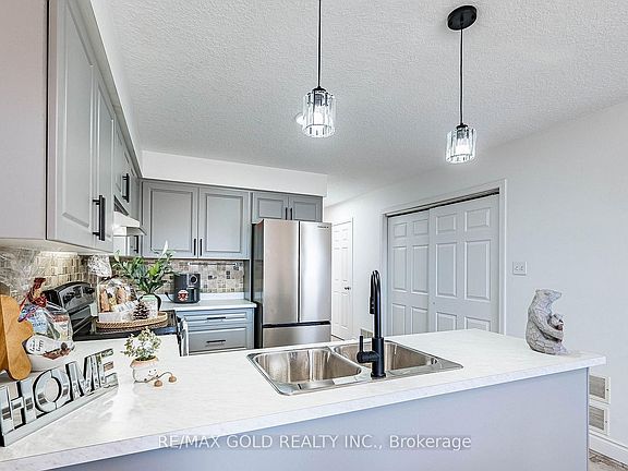 4th image of 50 Howe Dr #5A