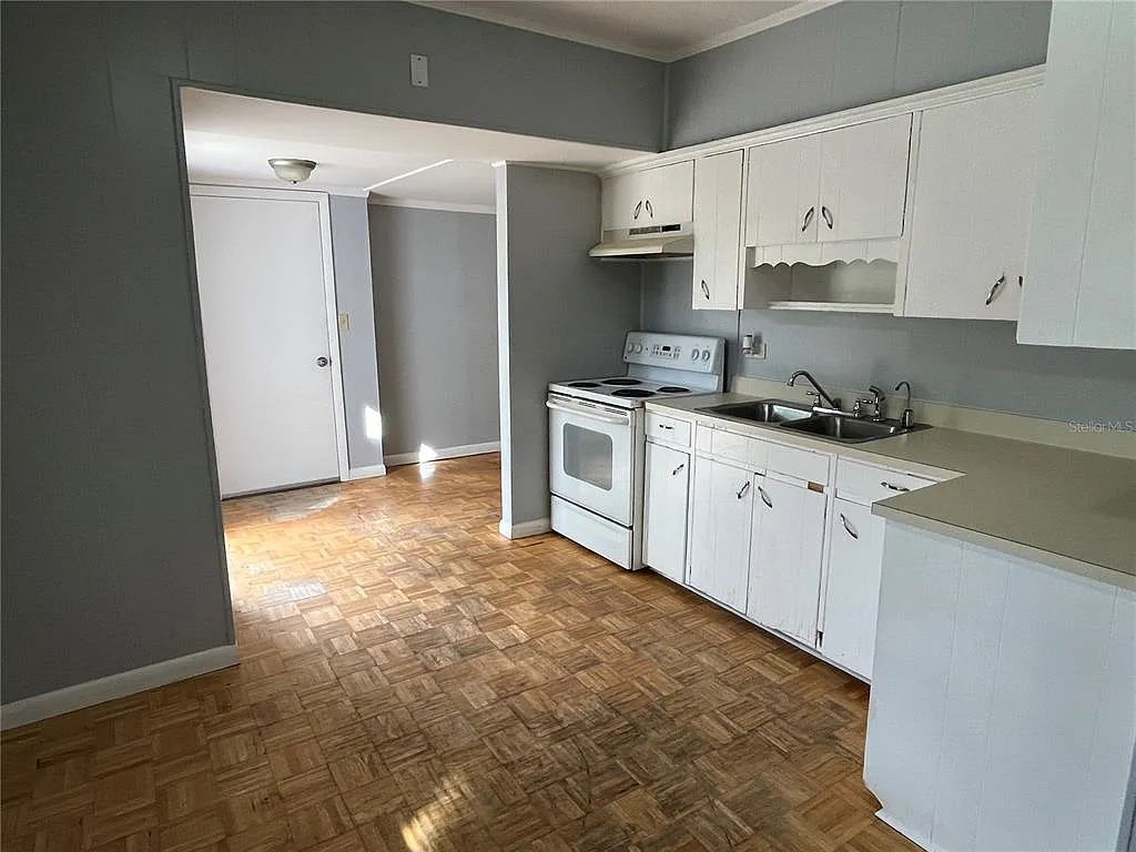 3 bed, 1.0 bath, 912 sqft, $1,320 — Photo 4