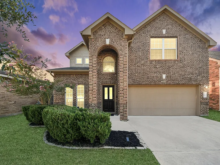 3115 Lake Dr — Photo 1